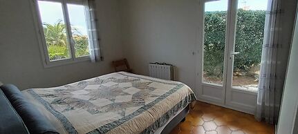 Villa Near Les Etangs de Bages Lake
