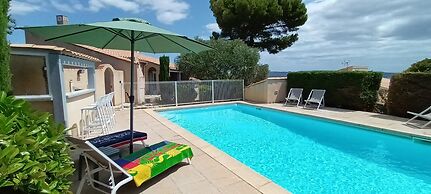 Villa Near Les Etangs de Bages Lake