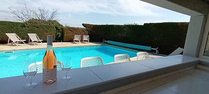 Villa Near Les Etangs de Bages Lake