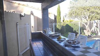 Villa Near Les Etangs de Bages Lake