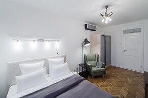 St.Pete Aparts Ivory