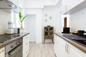 HOLT - Welcome to the Jungle