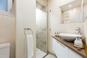 HOLT - Welcome to the Jungle