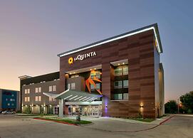 La Quinta Inn & Suites by Wyndham Dallas/Fairpark