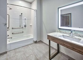 La Quinta Inn & Suites by Wyndham Dallas/Fairpark