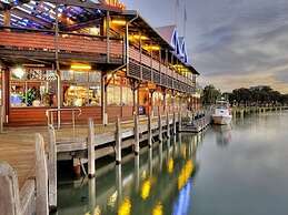 Resort Serviced Apartments - Mandurah