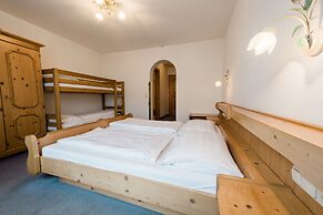 Hotel Rothirsch by Skinetworks