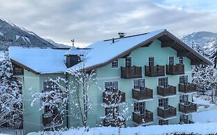 Hotel Rothirsch by Skinetworks