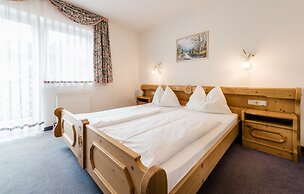 Hotel Rothirsch by Skinetworks