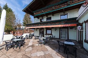 Hotel Rothirsch by Skinetworks