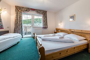 Hotel Rothirsch by Skinetworks
