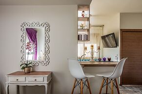 Elimia Suites & Studios