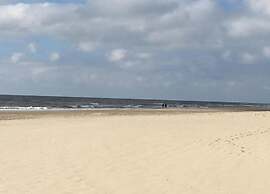Peaceful Dune Retreat With Garden