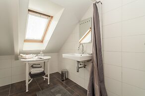 Peaceful Dune Retreat With Garden