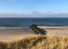 Peaceful Dune Retreat With Garden