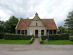 Cozy Chalet with Dishwasher near Wadden Sea