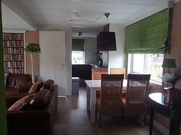 Cozy Chalet with Dishwasher near Wadden Sea