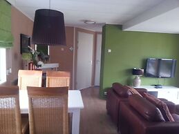 Cozy Chalet with Dishwasher near Wadden Sea