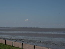 Cozy Chalet with Dishwasher near Wadden Sea