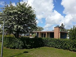 Cozy Chalet with Dishwasher near Wadden Sea