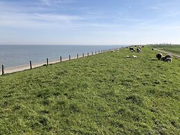 Cozy Chalet with Dishwasher near Wadden Sea