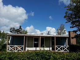 Cozy Chalet with Dishwasher near Wadden Sea