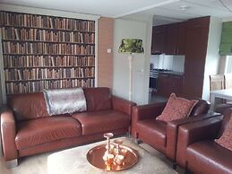 Cozy Chalet with Dishwasher near Wadden Sea