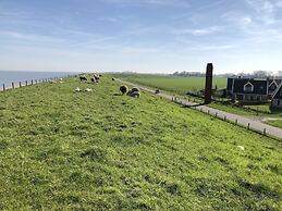 Cozy Chalet with Dishwasher near Wadden Sea
