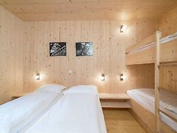 Amazing Chalet With Whirlpool