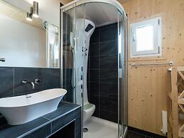 Amazing Chalet With Whirlpool