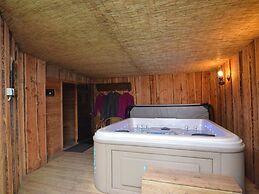 Luxury Holiday Home with Hot Tub In Noordbeemster