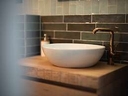 Modern, Trendy Nature Theme Lodge, Near the Sea