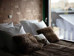 Modern, Trendy Nature Theme Lodge, Near the Sea