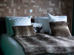 Modern, Trendy Nature Theme Lodge, Near the Sea