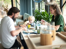 Modern, Trendy Nature Theme Lodge, Near the Sea