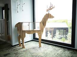 Modern, Trendy Nature Theme Lodge, Near the Sea