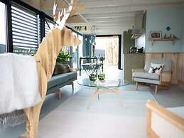 Modern, Trendy Nature Theme Lodge, Near the Sea