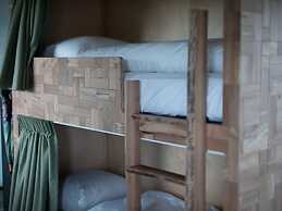 Modern, Trendy Nature Theme Lodge, Near the Sea