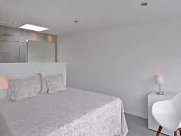 Modern and Tasteful House ith Private