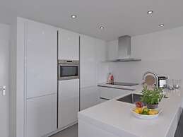 Modern and Tasteful House ith Private