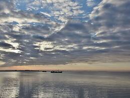 Modern, High-quality Chalet With Wifi Near the Oosterschelde