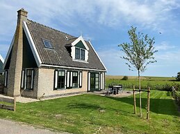 Cozy Villa with Garden near Wadden Sea