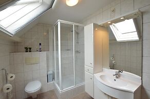 Farmhouse in Elsendorp Near Forest Trails