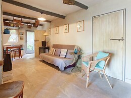 Cottage in Oppede With Pool and Garden