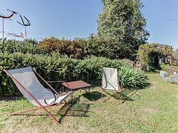 Cottage in Oppede With Pool and Garden