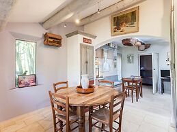 Cottage in Oppede With Pool and Garden
