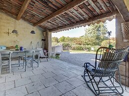Cottage in Oppede With Pool and Garden