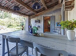 Cottage in Oppede With Pool and Garden