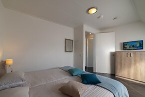 Modern Chalet With Sauna in Colijnsplaat