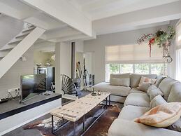 Design House With Fireplace at Bedafse Bergen